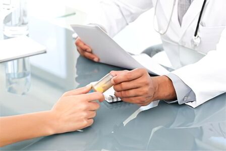 përshkrimi i një ilaçi kundër parazitëve nga një specialist